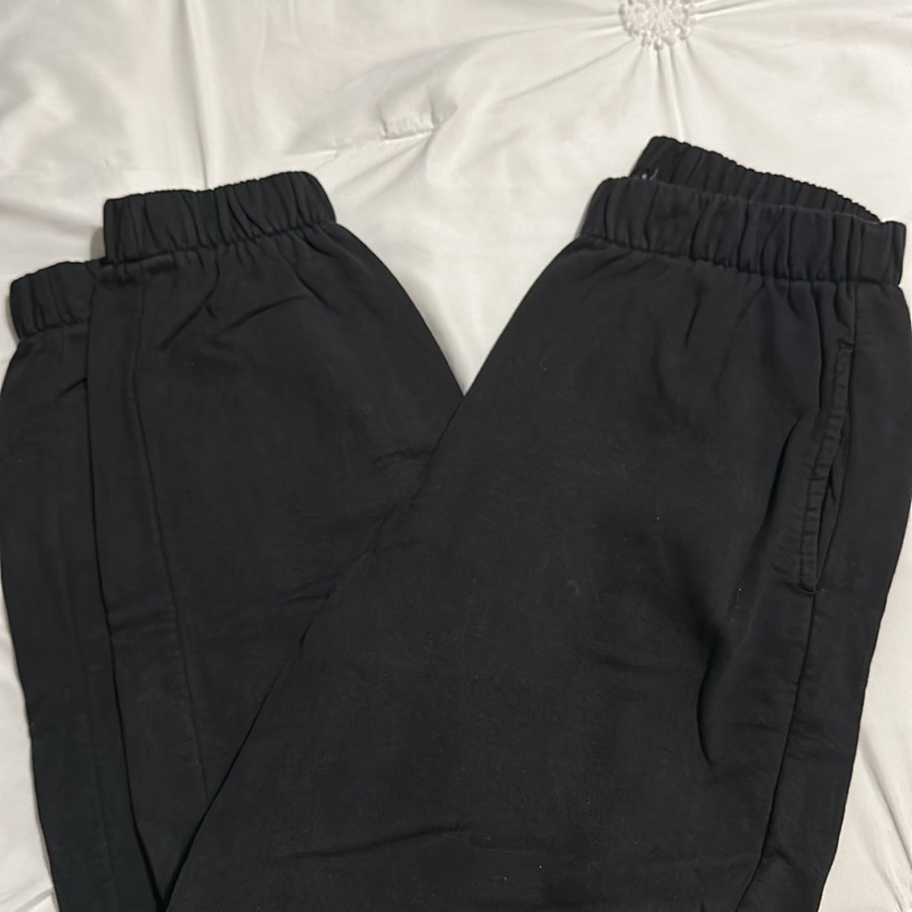 4 Brandy Melville sweatpants - Picture 4 of 5